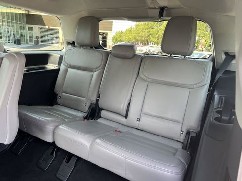 Used 2025 Ford Expedition Active AWD/4WD image 28