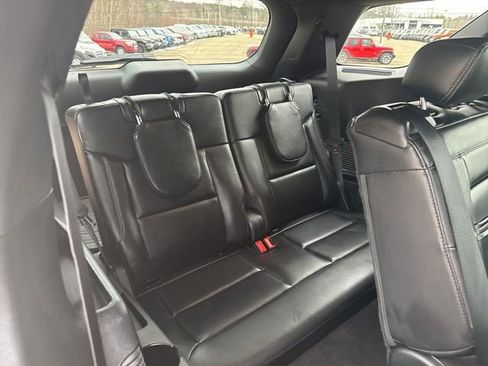 Used 2020 Ford Explorer XLT w/ Equipment Group 202A AWD/4WD image 18