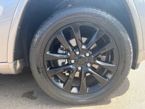 Used 2018 Jeep Grand Cherokee Altitude AWD/4WD image 5