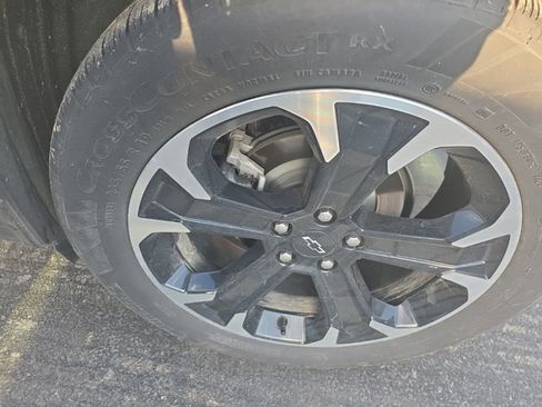 Used 2025 Chevrolet Equinox LT image 36