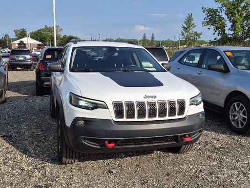 Used 2019 Jeep Cherokee Trailhawk AWD/4WD image 2