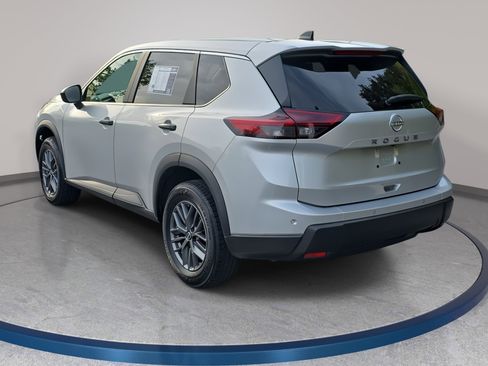 Used 2024 Nissan Rogue S image 7