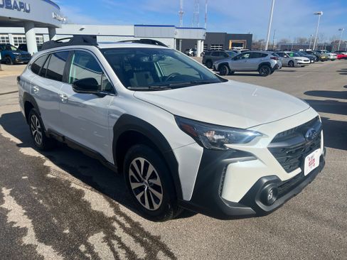 Certified 2025 Subaru Outback Premium image 1