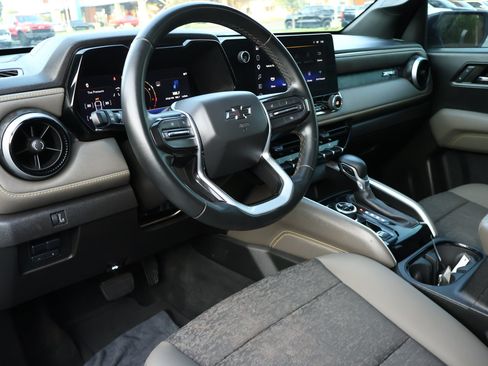 Used 2024 Chevrolet Colorado ZR2 w/ Technology Package AWD/4WD image 3