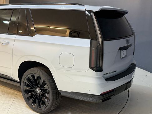 New 2026 Cadillac Escalade ESV Platinum Sport w/ LPO, ONYX Package image 23