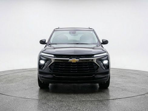 Used 2025 Chevrolet TrailBlazer LT w/ Driver Confidence Package AWD/4WD image 2