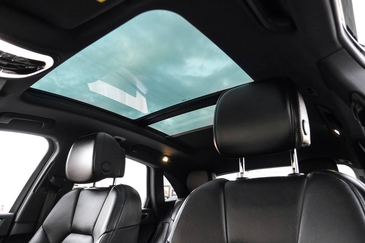 Used 2018 Porsche Macan w/ Premium Package Plus AWD/4WD image 5