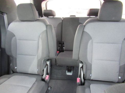 Certified 2023 Chevrolet Traverse LT FWD image 19