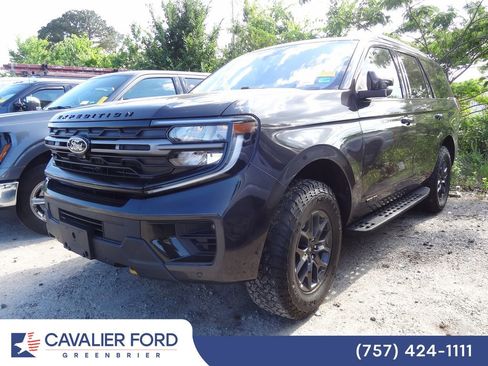 Used 2025 Ford Expedition Tremor AWD/4WD image 3