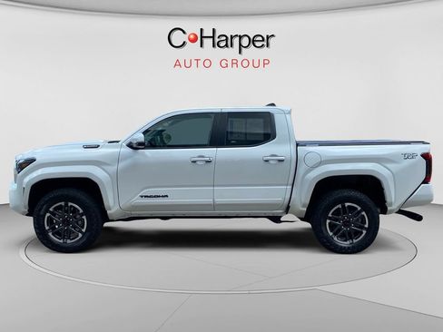 Used 2025 Toyota Tacoma TRD Sport w/ TRD Sport Upgrade Package AWD/4WD image 6