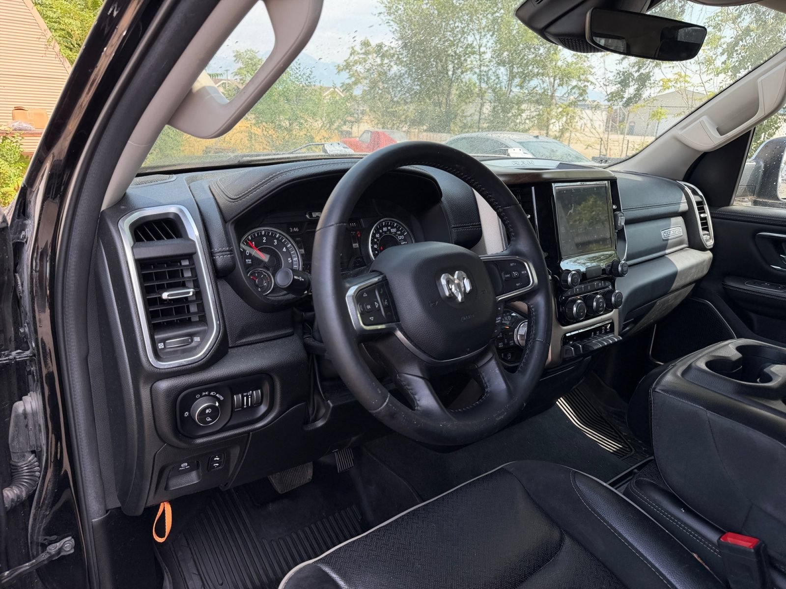 Used 2022 RAM 1500 Laramie AWD/4WD image 18