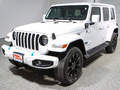 Used 2021 Jeep Wrangler Unlimited Sahara AWD/4WD image 30