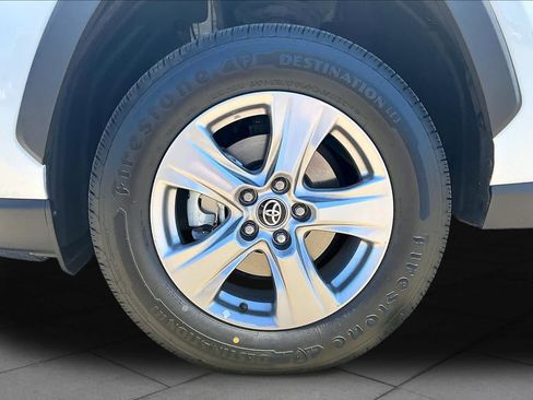 Certified 2022 Toyota RAV4 XLE w/ Convenience Package AWD/4WD image 10