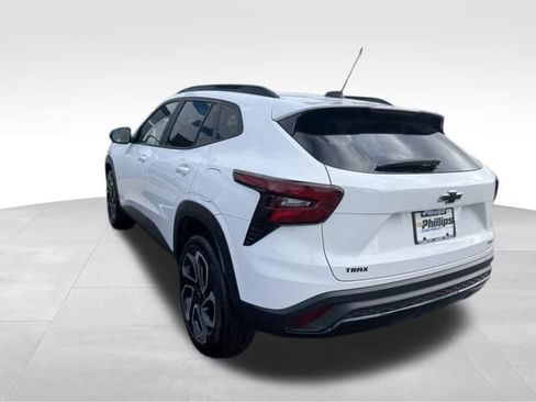 Certified 2025 Chevrolet Trax RS w/ Driver Confidence Package image 14