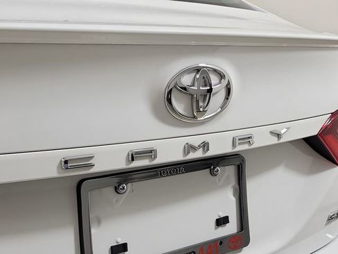 Used 2024 Toyota Camry SE image 9