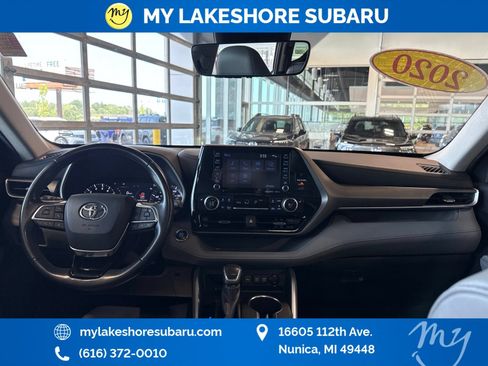 Used 2020 Toyota Highlander XLE AWD/4WD image 14