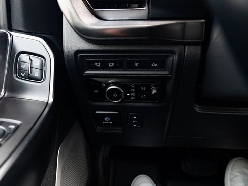 Used 2024 Ford F150 Platinum w/ FX4 Off-Road Package image 13