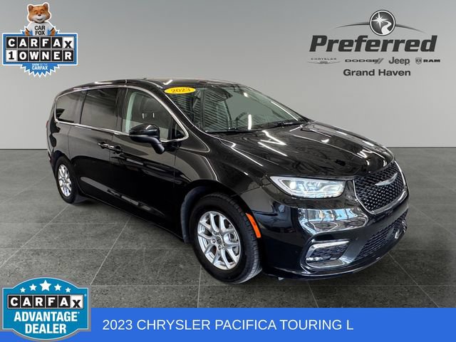 Used 2023 Chrysler Pacifica Touring-L FWD image 1