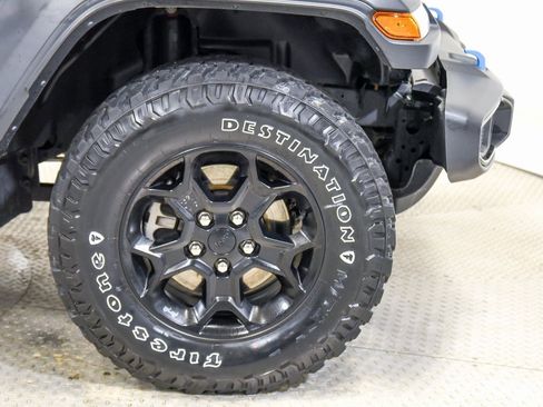 Used 2023 Jeep Wrangler Unlimited w/ Sun & Screen Package image 15