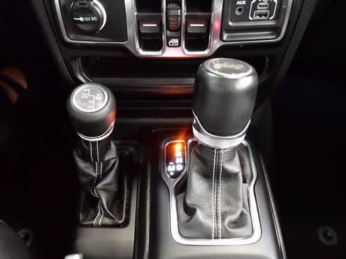 Used 2023 Jeep Wrangler Unlimited Sahara w/ Cold Weather Group AWD/4WD image 28