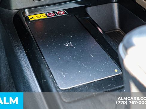 Used 2025 Toyota Camry SE image 44