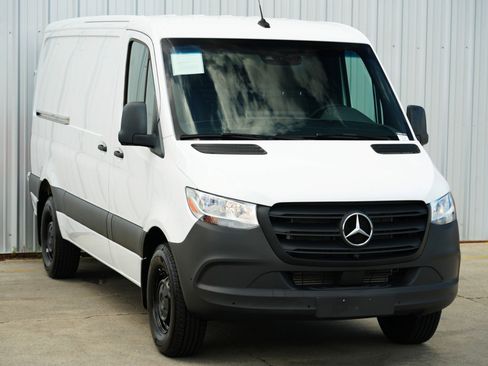 Used 2023 Mercedes-Benz Sprinter 1500 image 44