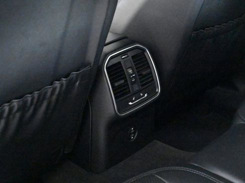 Certified 2024 Porsche Macan image 20