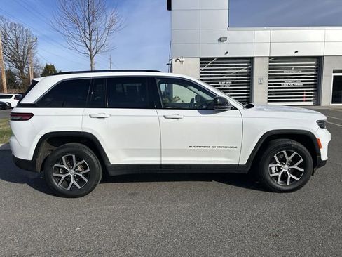 Certified 2023 Jeep Grand Cherokee Limited AWD/4WD image 9