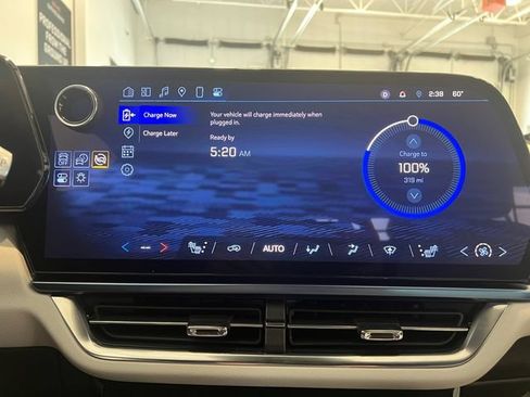 Used 2025 Chevrolet Equinox EV LT FWD image 26