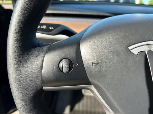 Used 2024 Tesla Model Y Long Range AWD/4WD image 18