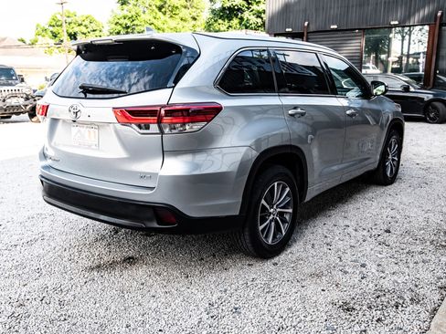 Used 2018 Toyota Highlander XLE FWD image 11