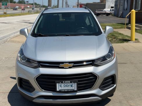 Used 2020 Chevrolet Trax LT w/ LT Convenience Package FWD image 2