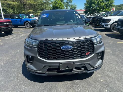 Used 2025 Ford Explorer ST AWD/4WD image 2