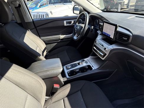 Used 2022 Ford Explorer XLT image 26