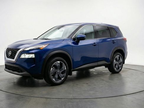 Used 2025 Nissan Rogue SV image 3