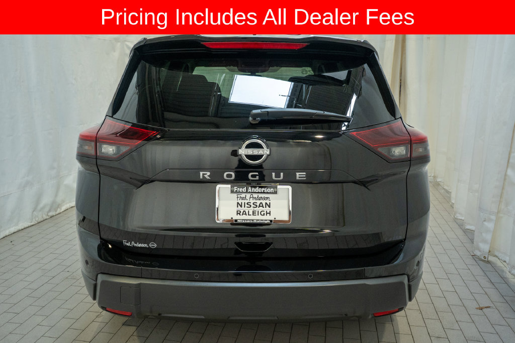 Certified 2026 Nissan Rogue SV FWD image 4