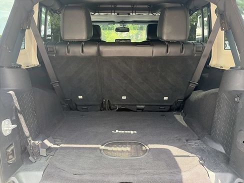 Used 2016 Jeep Wrangler Unlimited Sahara AWD/4WD image 7