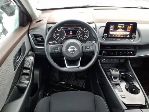 Used 2023 Nissan Rogue S image 7