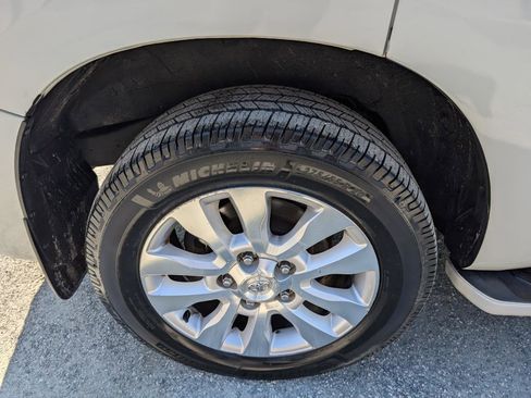 Used 2014 Toyota Sequoia Platinum image 6