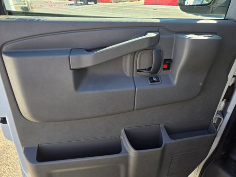 Used 2016 GMC Savana 3500 LS image 9