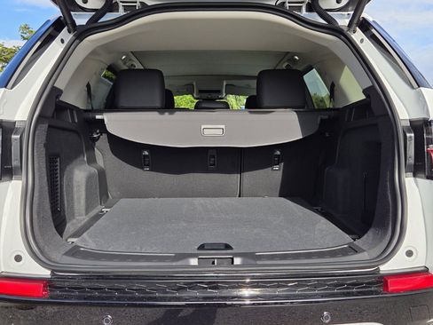 Used 2025 Land Rover Discovery Sport S image 27