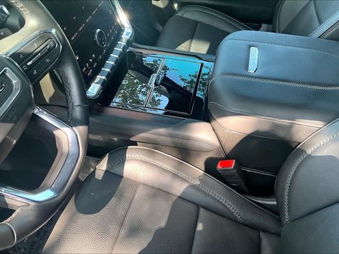 Used 2025 GMC Yukon Denali w/ Sun & Power Step Package AWD/4WD image 17
