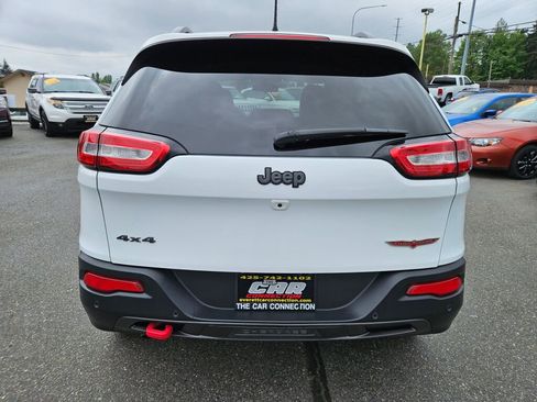 Used 2018 Jeep Cherokee Trailhawk AWD/4WD image 6