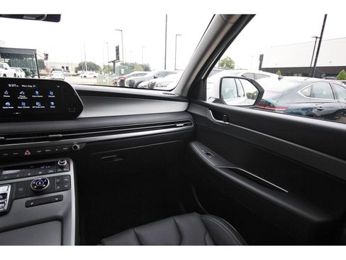 Certified 2025 Hyundai Palisade SEL AWD/4WD image 12