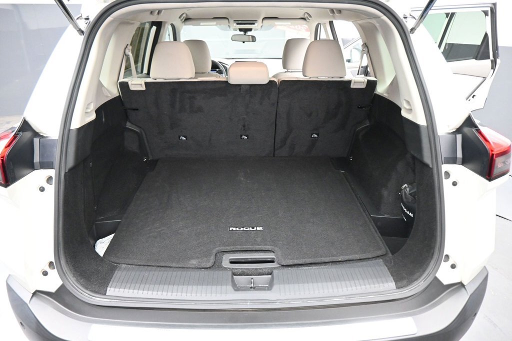 Used 2023 Nissan Rogue SV FWD image 18