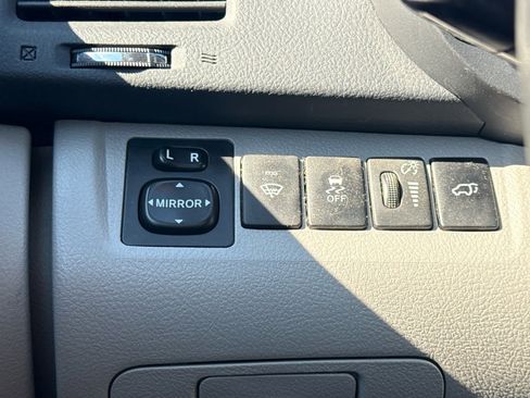 Used 2013 Toyota Highlander Limited image 29