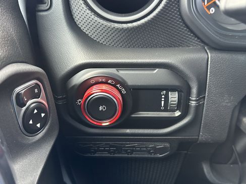 Used 2024 Jeep Wrangler Unlimited Rubicon w/ XTREMEE 35" Tire Package image 32