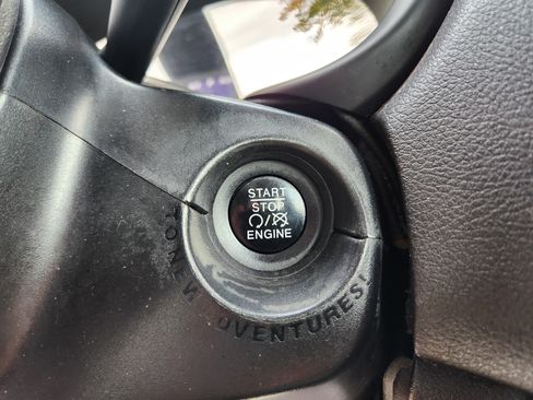 Used 2016 Jeep Renegade Latitude image 32