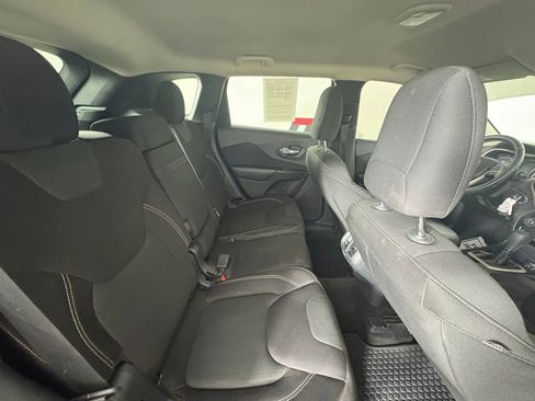 Used 2015 Jeep Cherokee Latitude w/ Cold Weather Group image 37