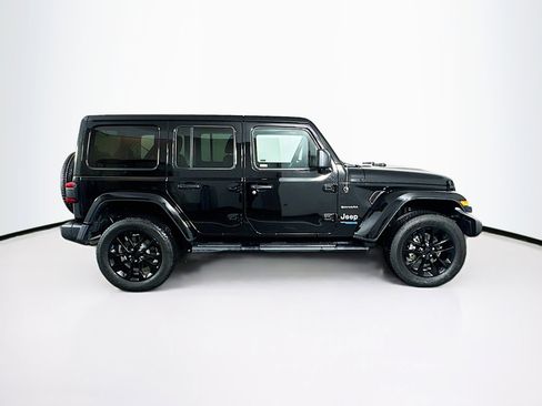 Used 2022 Jeep Wrangler Sahara w/ Cold Weather Group image 10